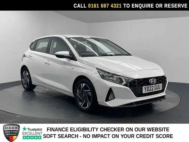 Used 2022 WHITE HYUNDAI I20 Hatchback 1.0 T-GDi MHEV SE Connect Hatchback 5dr Petrol Hybrid DCT Euro 6 (s/s) (100 ps) PETROL HYBRID (reg. 2022-03-19) (Automatic) for sale in Stockport
