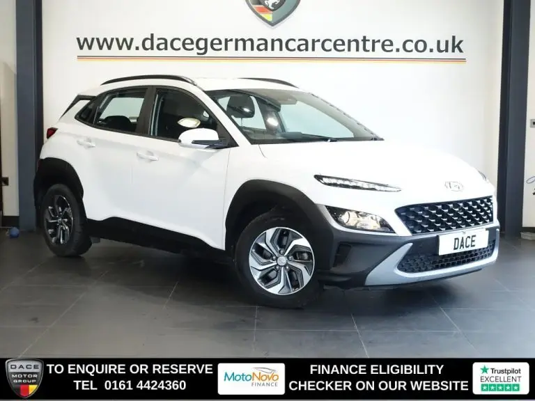 Used 2021 WHITE HYUNDAI KONA SUV 1.6 h-GDi SE Connect SUV 5dr Petrol Hybrid DCT Euro 6 (s/s) (141 ps) PETROL HYBRID (reg. 2021-02-26) (Automatic) for sale in Stockport