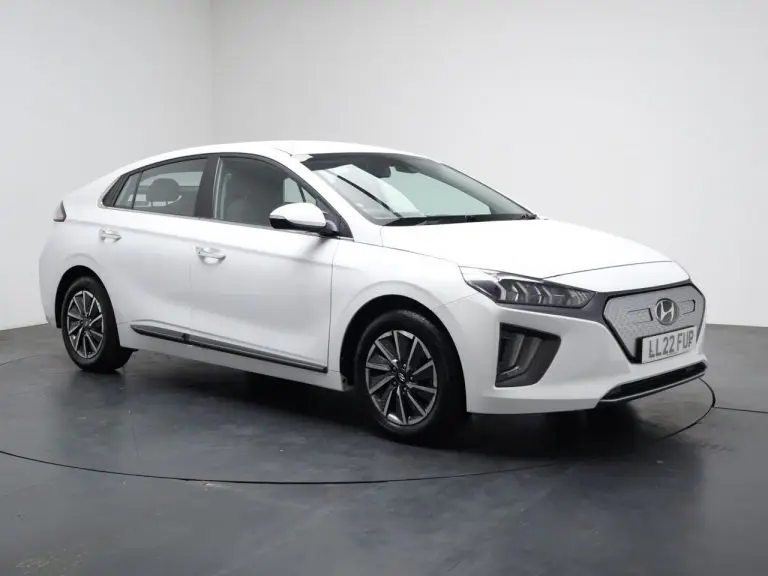 Used 2022 WHITE HYUNDAI IONIQ Hatchback 38.3kWh Premium Hatchback 5dr Electric Auto (136 ps) ELECTRIC (reg. 2022-07-21) (Automatic) for sale in Stockport