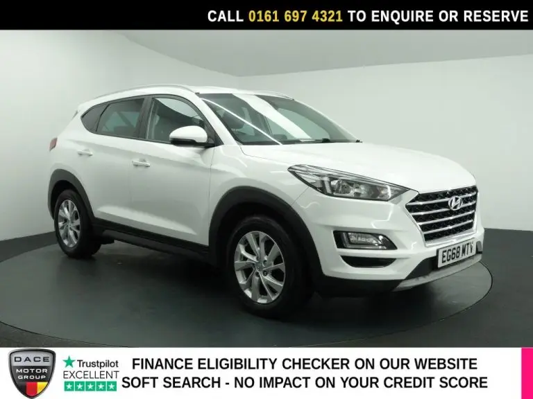 Used 2019 WHITE HYUNDAI TUCSON SUV 1.6 T-GDi SE Nav SUV 5dr Petrol DCT Euro 6 (s/s) (177 ps) PETROL (reg. 2019-01-31) (Automatic) for sale in Stockport